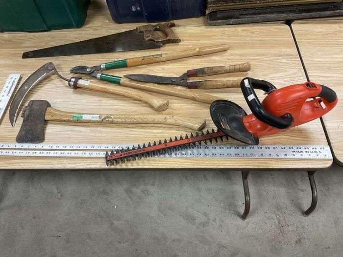 Yard tools for small spaces